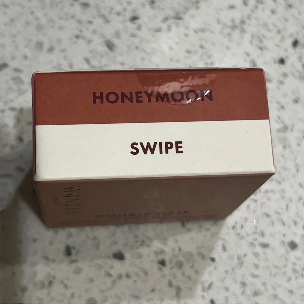 WANDER NEW Double Date Lip and Cheek in Honeymoon / Swipe